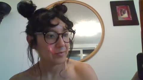 Snapshot of _tutti_frutti_ chatting on 5, 12, 2025 _tutti_frutti_ online show from 5, 12, 2025