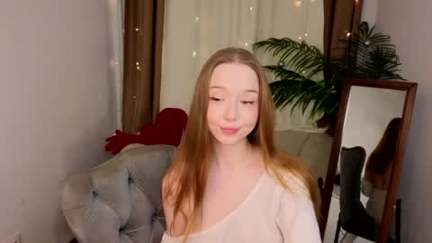 Snapshot of _violet_mills_ chatting on 7, 12, 2024 Violet online show from 7, 12, 2024