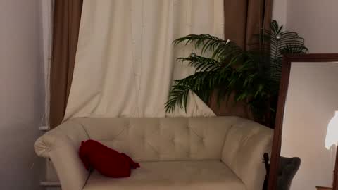 Snapshot of _violet_mills_ chatting on 11, 1, 2025 Violet online show from 11, 1, 2025