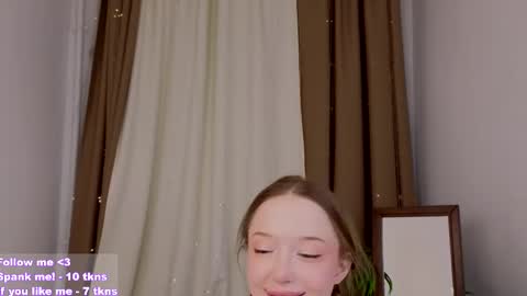 Snapshot of _violet_mills_ chatting on 19, 2, 2025 Violet online show from 19, 2, 2025