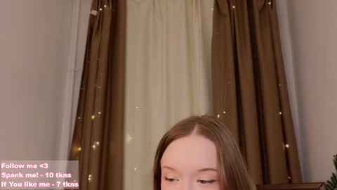 Snapshot of _violet_mills_ chatting on 12, 3, 2025 Violet online show from 12, 3, 2025