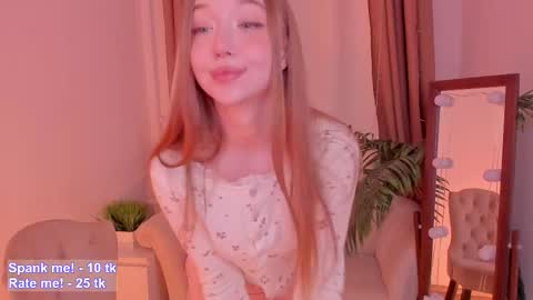 Snapshot of _violet_mills_ chatting on 22, 10, 2025 Violet online show from 22, 10, 2025