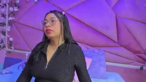 _violeta18_ online show from 8, 11, 2025