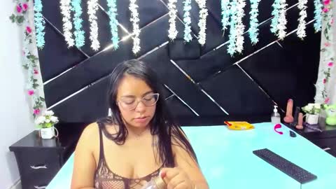 _violeta18_ online show from 4, 12, 2025