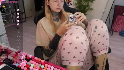 Snapshot of _viv1an_ chatting on 25, 9, 2025 Alis online show from 25, 9, 2025