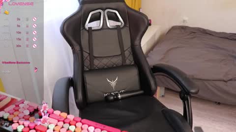 Snapshot of _viv1an_ chatting on 7, 10, 2025 Alis online show from 7, 10, 2025