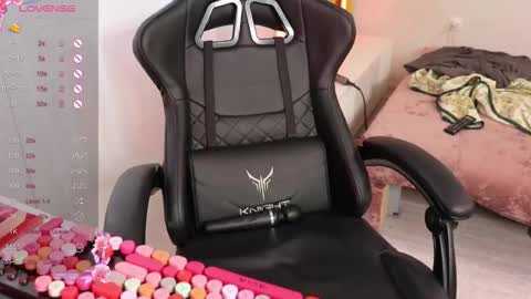 Snapshot of _viv1an_ chatting on 10, 10, 2025 Alis online show from 10, 10, 2025