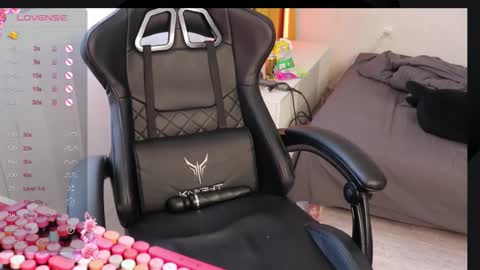 Snapshot of _viv1an_ chatting on 11, 10, 2025 Alis online show from 11, 10, 2025