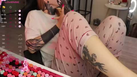 Snapshot of _viv1an_ chatting on 13, 11, 2025 Alis online show from 13, 11, 2025