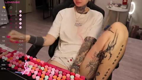 Snapshot of _viv1an_ chatting on 16, 11, 2025 Alis online show from 16, 11, 2025