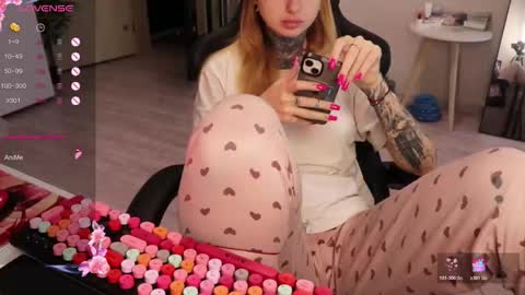 Snapshot of _viv1an_ chatting on 21, 11, 2025 Alis online show from 21, 11, 2025