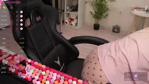 Snapshot of _viv1an_ chatting on 26, 11, 2025 Alis online show from 26, 11, 2025