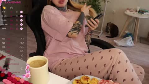 Snapshot of _viv1an_ chatting on 5, 12, 2025 Alis online show from 5, 12, 2025