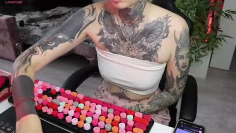 Snapshot of _viv1an_ chatting on 25, 6, 2026 Alis online show from 25, 6, 2026