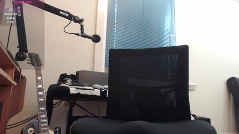 Snapshot of _xxrockstarloverxx_ chatting on 8, 11, 2025 _xxrockstarloverxx_ online show from 8, 11, 2025