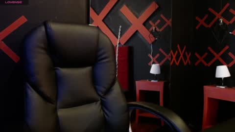 Yuyi online show from 7, 2, 2025