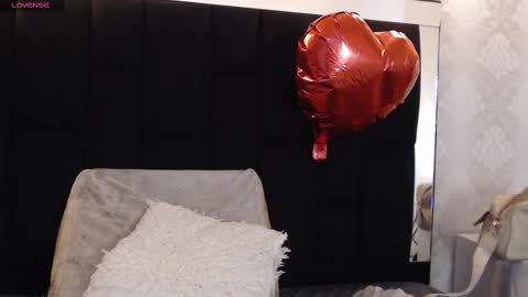 Yuyi online show from 16, 2, 2025