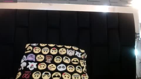 Yuyi online show from 9, 9, 2025