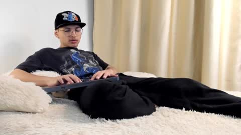 Snapshot of a_lejandro_08 chatting on 4, 12, 2024 alejo online show from 4, 12, 2024