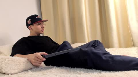 Snapshot of a_lejandro_08 chatting on 5, 12, 2024 alejo online show from 5, 12, 2024