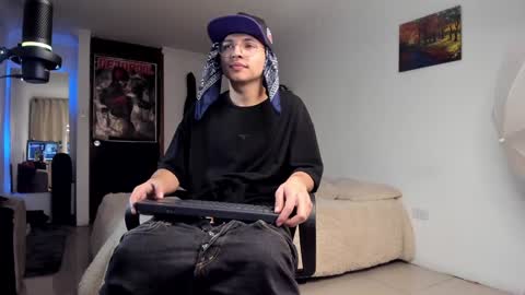 Snapshot of a_lejandro_08 chatting on 12, 12, 2024 alejo online show from 12, 12, 2024