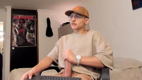 Snapshot of a_lejandro_08 chatting on 24, 12, 2024 alejo online show from 24, 12, 2024