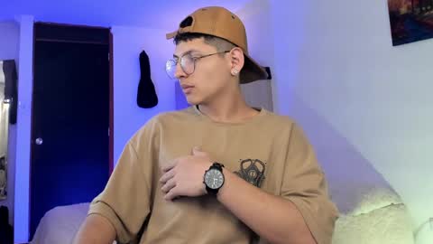 Snapshot of a_lejandro_08 chatting on 4, 2, 2025 alejo online show from 4, 2, 2025