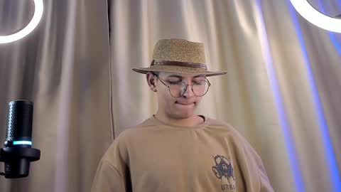 Snapshot of a_lejandro_08 chatting on 4, 2, 2025 alejo online show from 4, 2, 2025