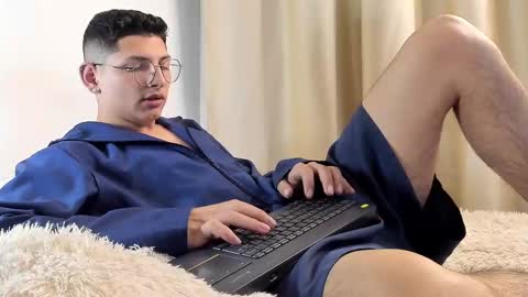 Snapshot of a_lejandro_08 chatting on 10, 2, 2025 alejo online show from 10, 2, 2025