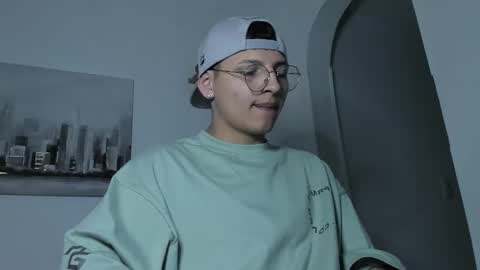 Snapshot of a_lejandro_08 chatting on 2, 3, 2025 alejo online show from 2, 3, 2025