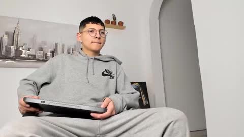 Snapshot of a_lejandro_08 chatting on 6, 3, 2025 alejo online show from 6, 3, 2025