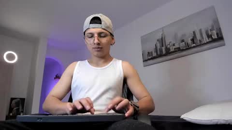 Snapshot of a_lejandro_08 chatting on 10, 3, 2025 alejo online show from 10, 3, 2025