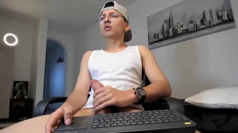 Snapshot of a_lejandro_08 chatting on 10, 3, 2025 alejo online show from 10, 3, 2025