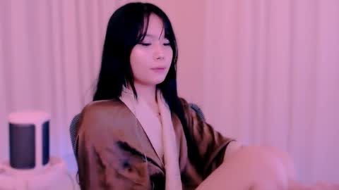 a_yinn online show from 8, 11, 2025