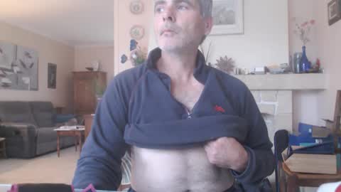 Snapshot of aalex1717 chatting on 6, 11, 2025 Aalex1717 online show from 6, 11, 2025