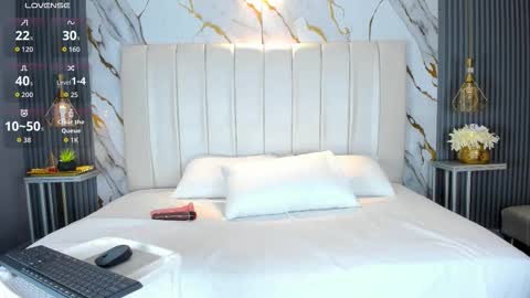 Snapshot of aarialove chatting on 12, 11, 2025 A R I A L online show from 12, 11, 2025