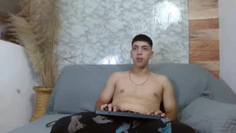 Snapshot of aaron_antonella_mds chatting on 19, 10, 2025 Aaron y Antonella online show from 19, 10, 2025