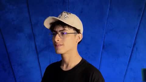 Snapshot of aaron_eze chatting on 10, 9, 2025 Aaron Ezequiel online show from 10, 9, 2025