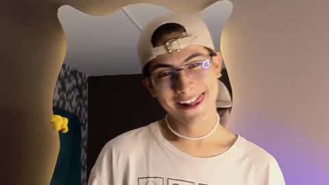 Snapshot of aaron_eze chatting on 16, 9, 2025 Aaron Ezequiel online show from 16, 9, 2025