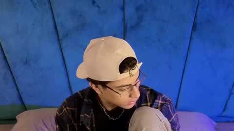 Snapshot of aaron_eze chatting on 17, 9, 2025 Aaron Ezequiel online show from 17, 9, 2025