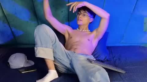 Snapshot of aaron_eze chatting on 23, 9, 2025 Aaron Ezequiel online show from 23, 9, 2025