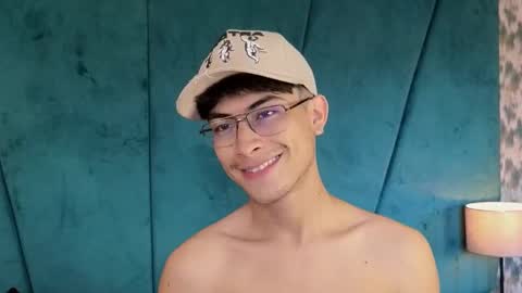 Snapshot of aaron_eze chatting on 29, 9, 2025 Aaron Ezequiel online show from 29, 9, 2025