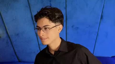 Snapshot of aaron_eze chatting on 4, 10, 2025 Aaron Ezequiel online show from 4, 10, 2025