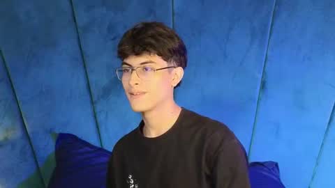 Snapshot of aaron_eze chatting on 10, 10, 2025 Aaron Ezequiel online show from 10, 10, 2025