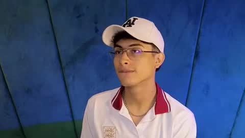 Snapshot of aaron_eze chatting on 12, 10, 2025 Aaron Ezequiel online show from 12, 10, 2025