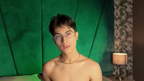 Snapshot of aaron_eze chatting on 14, 10, 2025 Aaron Ezequiel online show from 14, 10, 2025