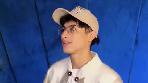 Snapshot of aaron_eze chatting on 26, 10, 2025 Aaron Ezequiel online show from 26, 10, 2025