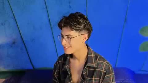 Snapshot of aaron_eze chatting on 15, 11, 2025 Aaron Ezequiel online show from 15, 11, 2025