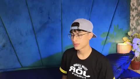 Snapshot of aaron_eze chatting on 16, 11, 2025 Aaron Ezequiel online show from 16, 11, 2025