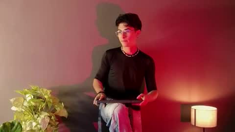 Snapshot of aaron_eze chatting on 26, 11, 2025 Aaron Ezequiel online show from 26, 11, 2025